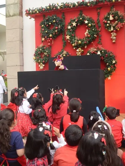 A glimpse of my Christmas show in Kolkata, with a beautiful festive backdrop. The atmosphere was filled with holiday magic.