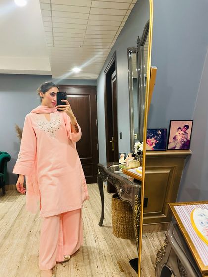 A mirror selfie in a peach Kashmiri embroidered suit. This is a great example of comfortable yet chic ethnic wear for daytime events or family get-togethers.