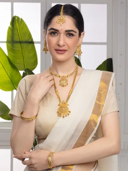 Capturing elegance is about more than just the product. In this model shoot for a jewelry brand, I focused on creating a look of timeless grace, ensuring the traditional gold jewelry set was presented with the sophistication it deserves for high end catalog and ad campaigns.