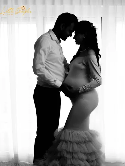 A timeless black and white silhouette tells a story of love and connection in the most classic way. These artistic monochrome portraits are a beautiful option for your maternity session.
