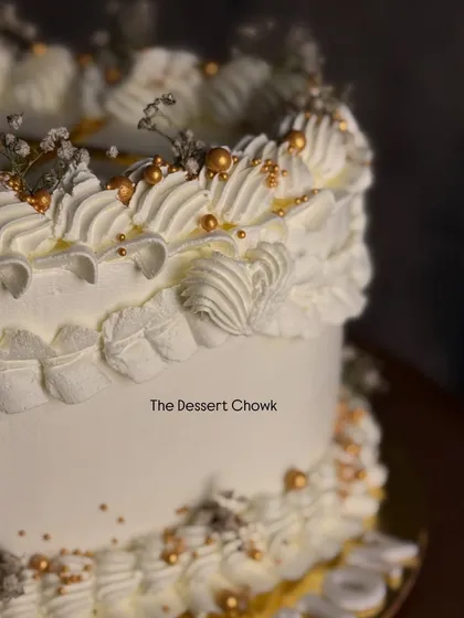 A detail shot of the intricate buttercream piping on the vintage-style confirmation cake.