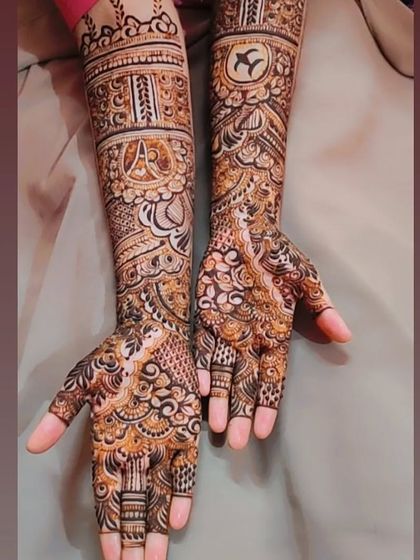 Intricate Bridal Henna photo 40