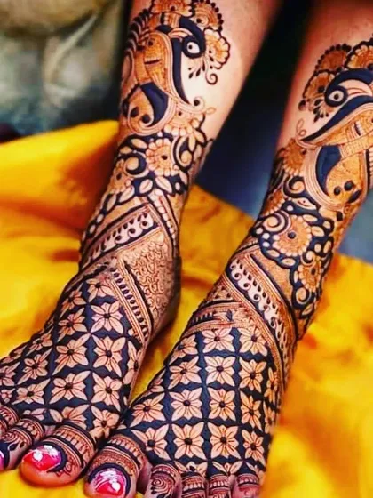 A duplicate of the bold peacock foot design, emphasizing its popularity and the beautiful, dark stain achieved with our organic henna.