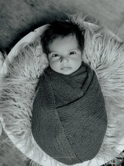 A classic black and white portrait. Swaddling helps create a simple, clean shape, making it perfect for timeless and artistic monochrome photos.