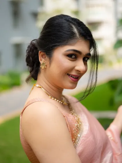 I have experience working with professional models and actors, ensuring everyone looks their absolute best. This portrait of actress Aditi Prabhudeva showcases a soft, elegant look with a focus on natural expression.