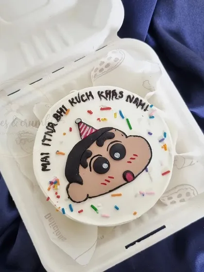 I have so much fun making these custom bento cakes. This Shinchan-themed one is for all the fans out there and shows how I can bring any character or idea to life on a mini cake.