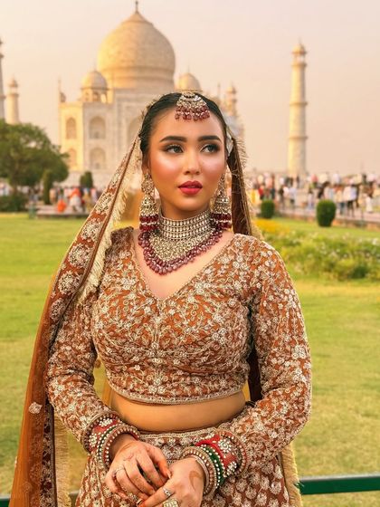 A breathtaking bridal shoot at the Taj Mahal. This is the kind of high-fashion bridal work you can learn to create and add to your portfolio.