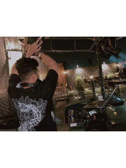 A view from the back, showing off the cool graphics on my shirt. It's all about the details when you're creating a vibe.