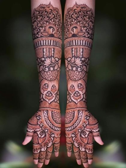 A full-coverage design with peacocks and other traditional motifs.