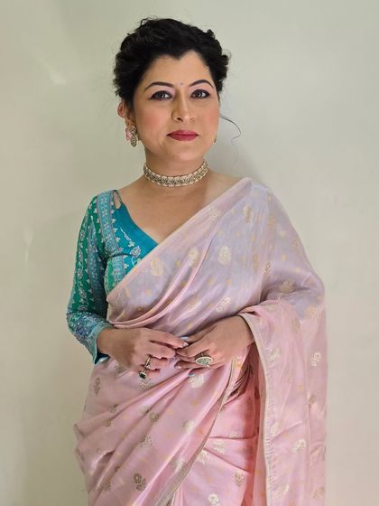 A poised and elegant shot. The soft pink and turquoise colors are beautifully balanced with the neutral, sophisticated makeup.