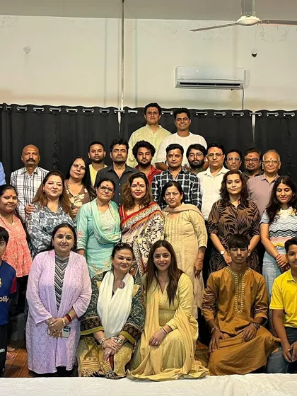 The final bow is a moment of shared victory. This picture with our students and the audience after a show captures the community and team spirit that is at the core of our studio. We are a family united by our love for theatre.
