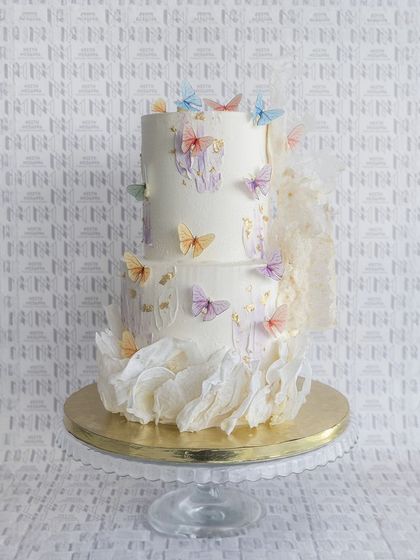 Neeth Medappa - Custom Celebration Cakes A Vow in Vanilla & Gold: Wedding & Engagement Cakes photo 25