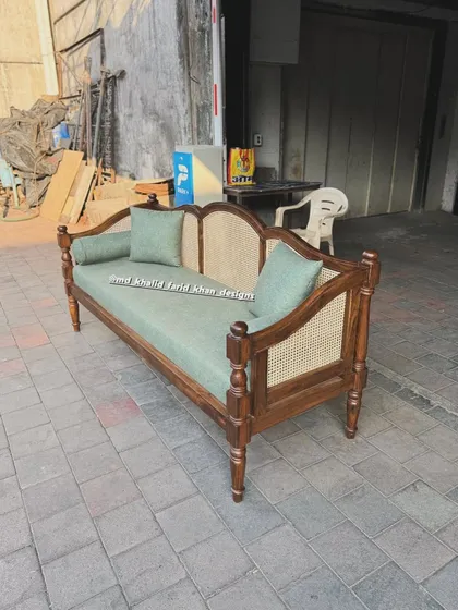 A slightly different angle of the colonial daybed.