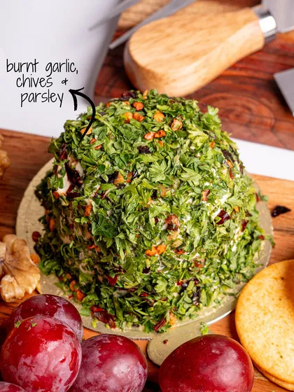 My Burnt Garlic, Chives & Parsley cheese dome is fresh, zesty, and packed with flavour. It's a vibrant and herby addition to any cheese board.