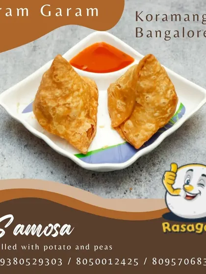 Hot, crispy, and filled with a perfectly spiced potato and pea mixture. Our Garam Garam Samosas are the perfect snack, served with a tangy dipping sauce.