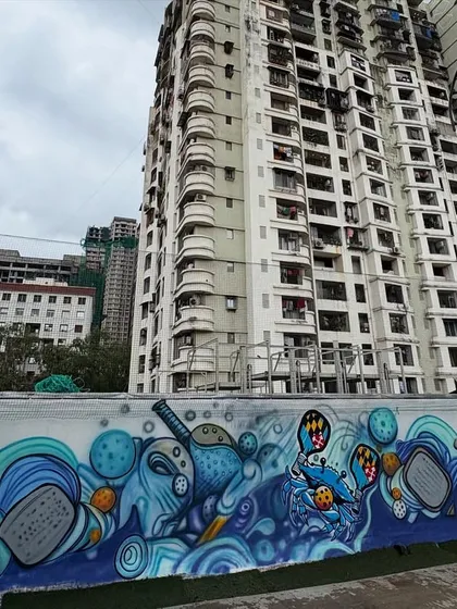This shot shows the scale of the mural against the surrounding apartment buildings. It really brightens up the urban landscape.