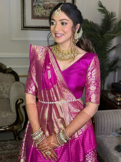 Bringing the no-makeup makeup dream to life for this Mandap Muhurat. The look is soft, seamless, and effortlessly radiant, with a second-skin base and just-pinched cheeks.