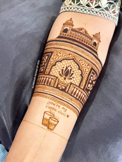 On the other arm, a tribute to the couple's love for chai with the phrase 'you're my cuppa chai' and two steaming glasses.