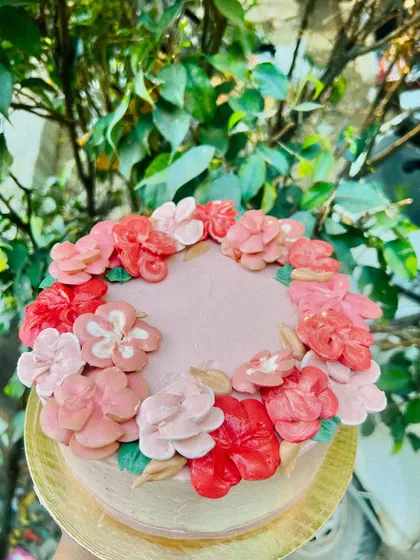On a slow day at work, I took my time with these buttercream flowers. This is a chocolate and coffee cake, and I was really happy with how the soft pinks and reds turned out.