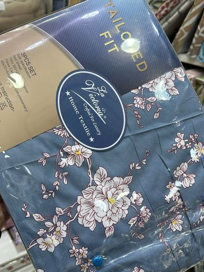 A lovely floral bedsheet set from the La Victoria Home Textile collection. The delicate flowers on a slate blue background bring a soft, romantic feel, crafted from breathable Indian cotton.