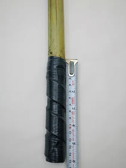 I check every detail, including the measurements. This image shows the handle length of a clatter stick, ensuring it's comfortable and functional for the handler.
