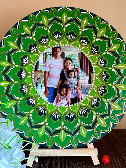 I love creating personalized mandala photo frames that tell your family's story. This custom piece was designed for a client, with a nature-inspired green palette to surround their treasured family portrait, turning a memory into a unique work of art.
