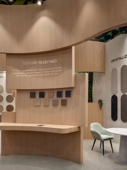 This wide view of the Safelam booth highlights the various display techniques used, from circular samples to larger oblong panels. The design provides multiple points of interest, encouraging visitors to explore the full range of laminate textures and colors.