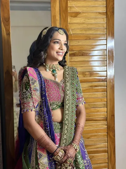 A beautiful smile that lights up the room. Her festive look is a perfect mix of traditional attire and modern makeup.