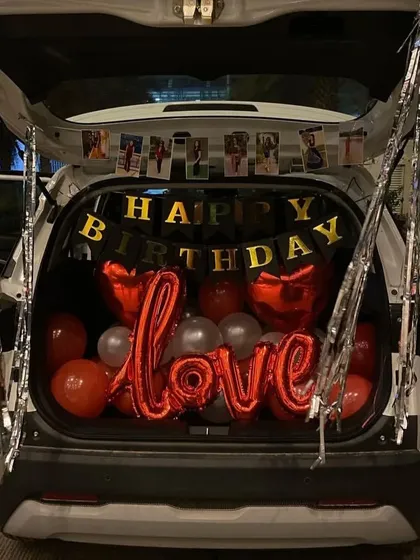 Planning a surprise on the go? I offer trendy car boot decorations, filling your car's trunk with balloons, banners, and photos for a memorable reveal. This one features a romantic "Love" theme.