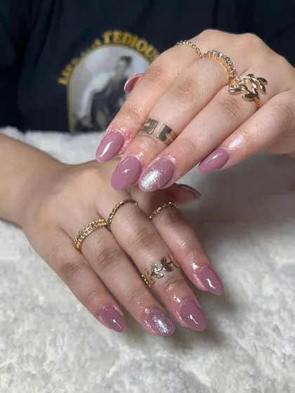 A mauve-colored set with a silver glitter accent. This is a sophisticated color palette that is very versatile.