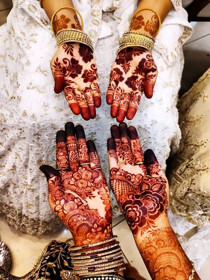 Hajira Mehendi Artist - Mehndi Artist Services The Signature Stain: Rich, Dark, and Organic photo 14