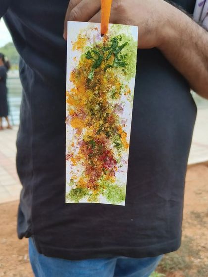 Discovering colors from nature. In our botanical art workshop, children learn to extract pigments from flowers and leaves to create beautiful, abstract bookmarks. It's a magical and eco-friendly process.