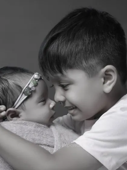 The first meeting between siblings is a precious, once in a lifetime moment. We gently guide these interactions to capture the beginning of a beautiful bond in a heartfelt sibling photoshoot.