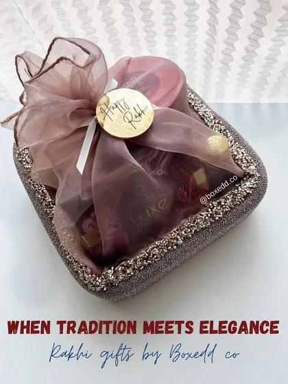 When tradition meets elegance. This beautifully wrapped Rakhi gift in a sequined tray is perfect for celebrating the special bond between siblings.