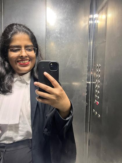 The fits of a litigating lawyer are usually black, white, and everything in between. A quick selfie to document the day's professional attire.