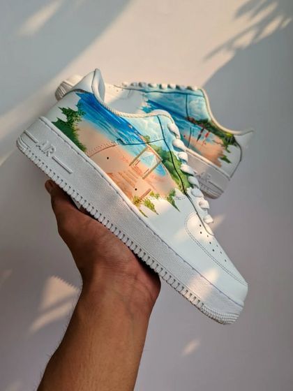 Another shot of the beach wedding customs, showing how the design wraps around the shoe to create a panoramic scene.