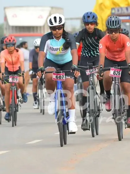 The women's peloton, with a rider from Equipe Goa leading the charge.