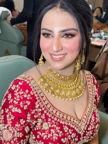 A beautiful morning bride ready for her Anand Karaj ceremony. The makeup is fresh and radiant, with a bold smoky eye and a classic red lehenga.