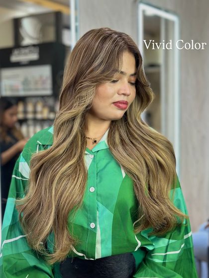 A vivid take on blonde. This look has brighter, more prominent highlights for a bold and beautiful result.