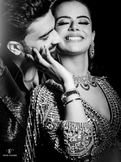 In the quiet moments, love speaks the loudest. This black and white candid shot of Karan and Pranavi captures the pure, unscripted joy and intimacy that we look for throughout the wedding day. It’s these real emotions that make a film truly personal.