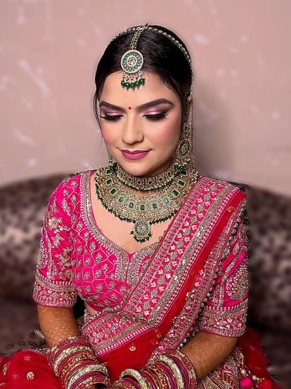 Soft looks are my signature. For this bride in pink, I focused on naturally enhancing her beauty without overwhelming her features, creating a look that is fresh and timeless.