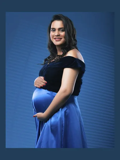 After the quiet, artistic moments, we capture the pure joy. Her beautiful smile says it all. My goal is to make you feel comfortable and radiant, creating a portrait that shows the happiness of this special time and your direct connection with the camera.