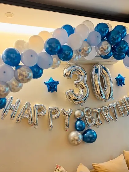 A closer look at the 30th birthday balloon arch, showing the mix of metallic and regular balloons.