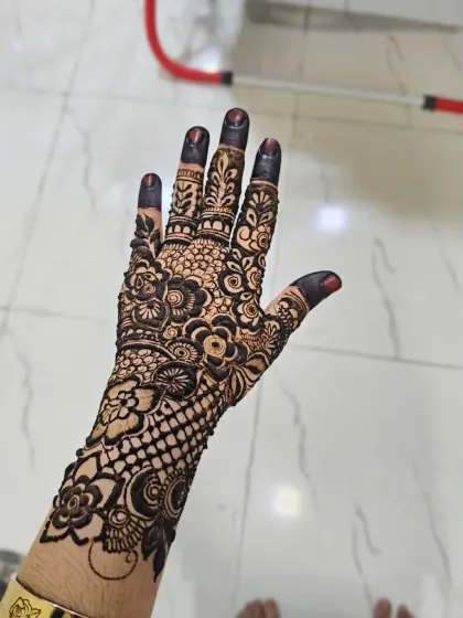 The other hand of the sider mehndi design, showing a complementary but not identical pattern.