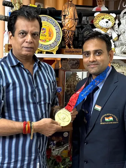 Presenting a gold medal to a member of the CRPF team. We support our institutional teams at every step of their journey.