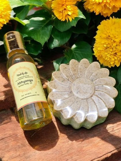 The perfect pair for a traditional self-care ritual: my Abhyanga Herbal Body Oil and the matching Abhyangasnan Ubtan Soap, both packed with 18 powerful herbs.