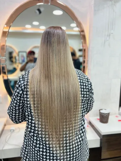 The back view of this incredibly long and perfectly colored hair, showing the consistent tone and healthy shine from roots to ends.