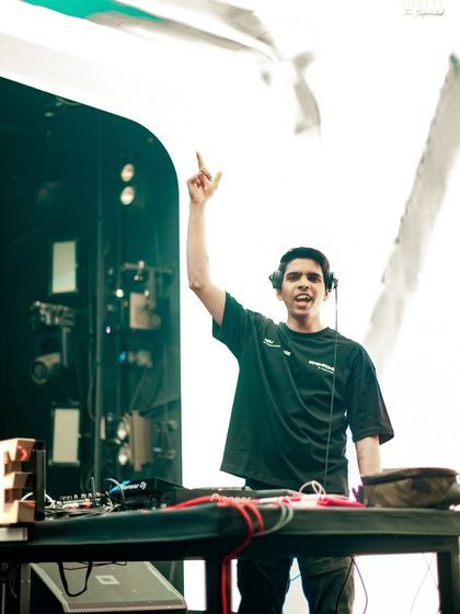 The Vibe: On The Decks & On The Floor photo 47