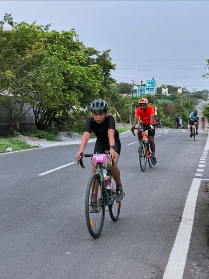 A young rider showing great form and determination during the Turahalli 13 race. It's fantastic to see the next generation of cyclists taking part in these events.