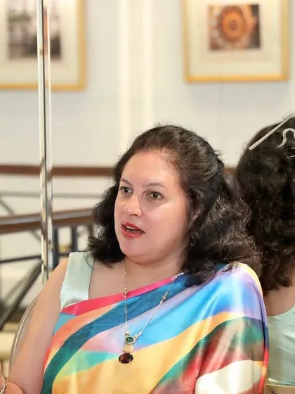 Author Kanchana Banerjee passionately discussing the intricate plot of her novel. Her ability to weave suspense and emotion kept our members on the edge of their seats, both while reading and during this session.